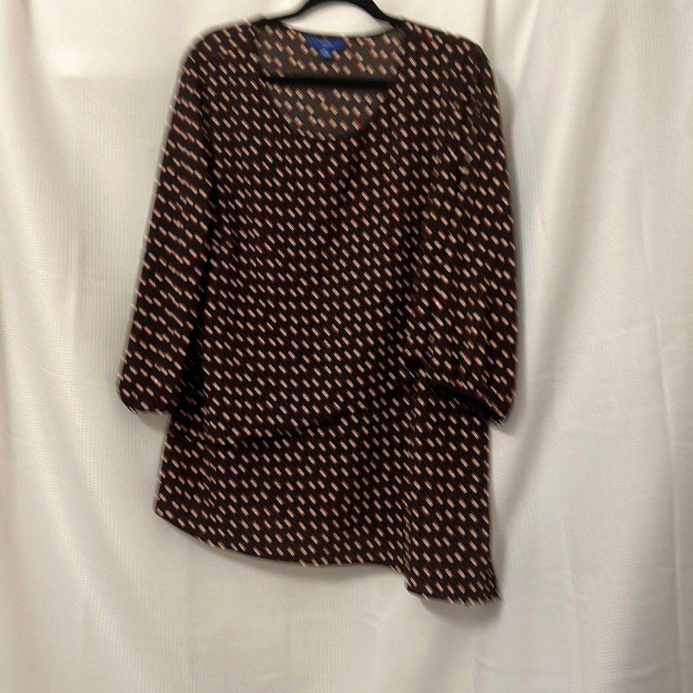 Apt 9 top relaxed top has elastic 3/4 sleeves.